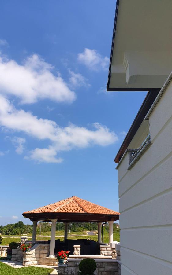Holiday Apartment Villa Bianca Pazin Exterior photo